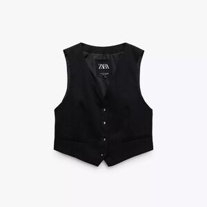 Zara Shot Fitted Black Vest Size M

Only worn once. Like-new condition.